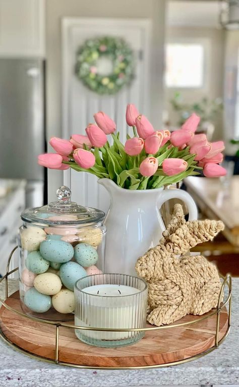 Spring Tray Ideas, Spring Decor Ideas For The Home, Spring Aesthetic Home, Spring House Decor, Easter Inspiration Decor, Spring Home Decor Ideas, Easter Kitchen Decor, Easter Flower Arrangements, Easter Arrangement