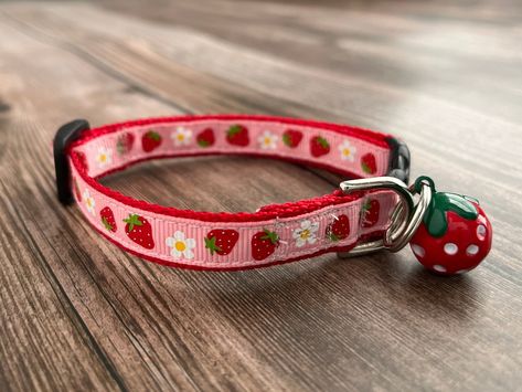 "This adorable pink & red Strawberry Collar is a cute collar that will draw much adoration from your pet's fans. This lightweight tiny pet collar is available in a breakaway cat collar or mini teacup dog collar. 💙 Spoiling your pet has never been so easy! Size Chart: 📏 Please measure your pet's neck prior to ordering to ensure you're getting the best fit. All collars are adjustable and the length is noted within each listing. Cat 1/2\"W (8-12\"L) Mini Dog 1/2\"W (7-11\"L) Small Dog 5/8\"W (10-15\"L) Medium Dog 3/4\"W (12-17\"L) Medium Dog 1\"W (13-18\"L) Large Dog 1\"W (15-21\"L) X Large Dog 1\"W (18-28\"L) Construction: 🪡 A Box X Stitch is sewn on every collar and leash. The benefit of this reinforced stitch will give you peace of mind to know the collar will hold up to the pull of the Strawberry Dog Collar, Red Cat Collar, Cute Dog Leashes And Collars, Cute Pet Collars, Dog Collars Aesthetic, Cute Cat Collars Aesthetic, Coquette Dog Collar, Pink Dog Stuff, Cat Collar Aesthetic