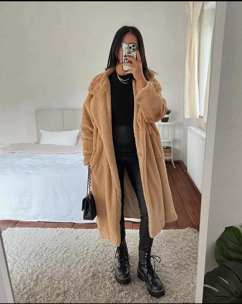 Long sherpa coat Long Sherpa Coat, Chilly Day Outfit, Aesthetic Fall Outfit, Cold Day Outfits, Fall Knits, Business Casual Winter, Sherpa Coat, Fall Outfit Ideas, Aesthetic Fall