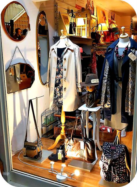 Clothing Shop Window Display, Charity Shop Layout Ideas, Thrift Shop Window Display, Thrift Store Window Display, Vintage Shop Window Display, Charity Shop Window Displays, Clothing Store Window Displays, Manequin Ideas Display, Shop Window Displays Ideas