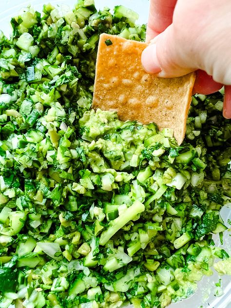 Make the perfect party dip with just a few ingredients, including mini cucumbers, cilantro, and avocado. It’s part salad, part guacamole, and 100% delicious. Cucumber Desserts, Green Foods For Color Party, Green Food Ideas Party, Green Foods For Party, Green Appetizers, Guac Recipe, Baked By Melissa, Party Dip, Mini Cucumbers