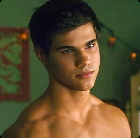 Jacob Lautner, Jake From Twilight, Hear Me Out Cake People, Jake Twilight, Jacob Black New Moon, Crush Animation, Taylor Lautner Twilight, Jacob Twilight, Jacob Black Twilight