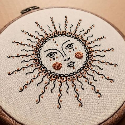 Sun Embroidery, Swedish Embroidery, Embroidery Stitches Tutorial, Embroidery Patterns Vintage, Creative Embroidery, Art Prints Quotes, Embroidery Fashion, Diy Embroidery, Hoop Art