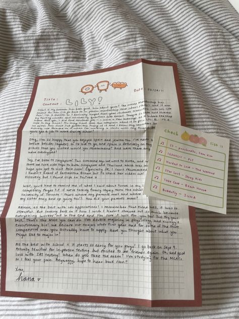 Cute Letter Writing Ideas, Things To Put In A Love Letter, Letters Aesthetic For Friends, Pen Pal Book, Design For Love Letter, Aesthetic Penpal Letter Ideas, Letter Astethic, Penpal Aesthetic Ideas, Aesthetic Letter Ideas For Friends