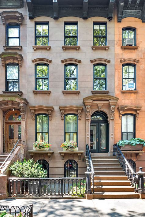 Modern Brownstone Exterior, Baltimore Brownstone, Brownstone Front Door, Duplex Design Exterior, Brownstone Entrance, Ny Brownstones, Brownstone Photoshoot, Brownstone Front Garden, Brownstone Floor Plan