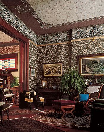 Aesthetic Movement interior - perhaps use panorama of antique wallpaper as a border for a tall room? Cabinets Handles, Victorian Rooms, Victorian Parlor, Victorian Home Interior, Victorian Interior, Victorian Interiors, Living Vintage, American Interior, Cabinet Kitchen