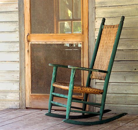 sittin on the rocker on the front porch and hearing that screen door slam...oh yeah Sitting On The Porch, Front Door With Screen, Old Screen Doors, Porch Sitting, Door Slam, Farmhouse Front Door, House Vibes, Country Porch, Farmhouse Front