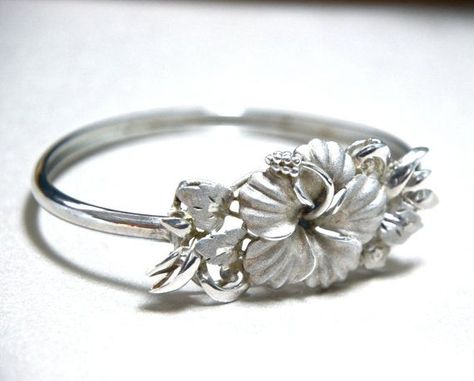 Hawaiian+Silver+Bangles | Sterling Silver HAWAIIAN Hibiscus Hinged Bracelet Hibiscus Ring, Hibiscus Jewelry, Fantasy Earrings, Engagement Earrings, Vintage Jewelry Necklace, Hawaiian Jewelry, Silver Jewelry Necklace, Snake Jewelry, Gold Jewelry Necklace