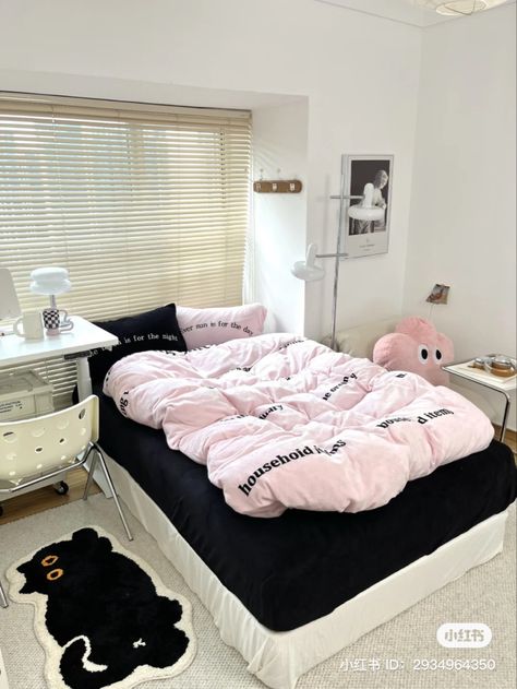 Black White Pink Room, Black Pink Room, Design Your Bedroom, Simple Bedroom Design, Dekorasi Kamar Tidur, Pastel Room, Cute Room Ideas, Minimalist Room, Room Makeover Bedroom