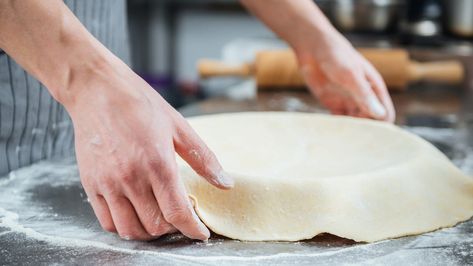 How to Roll Out Pie Dough Without Ruining It https://lifehacker.com/how-to-roll-out-pie-dough-without-ruining-it-1848826680 #HoustonHomeandRent #RL8TR.com Pie Crust Hacks, Pie Dough Recipe, How To Roll, Pastry Tart, Pie Crust Recipes, Favorite Pie, Pie Dough, Bakery Bread, Grocery Stores