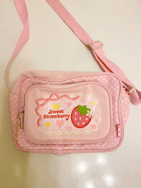 Strawberry Things, Strawberry Bag, Mother Garden, Kawaii Bags, Kawaii Core, Pretty Bags, Baggy Pants, Kawaii Clothes, Cute Bags