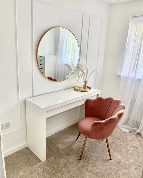 Minimalist Bedroom Gold Accents, Desk And Makeup Table, Malm Dressing Table Ideas, Ikea Dressing Table And Drawers, Aesthetic Small Dressing Table, Ikea Malm Beauty Table, Ikea Malm Bedroom Ideas, Malam Ikea Dressing Table, Makeup Table Ideas Bedrooms