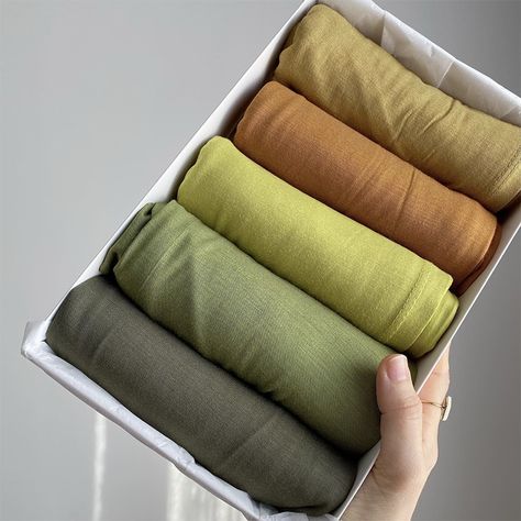 Premium Jersey Hijab Scarf Long Muslim Shawl Plain Soft Turban Tie Head Wraps For Women Hijab Foulard Femme Gift Box Packing https://m.alibaba.com/product/1600570024389/Premium-Jersey-Hijab-Scarf-Long-Muslim.html?__sceneInfo={"cacheTime":"1800000","type":"appDetailShare"} Fancy Clutch Purse, Unique Hijab, Jersey Hijab Scarfs, Cotton Hijab, Hijab Colors, Jersey Scarf, Plain Scarves, Head Wraps For Women, Simple Hijab