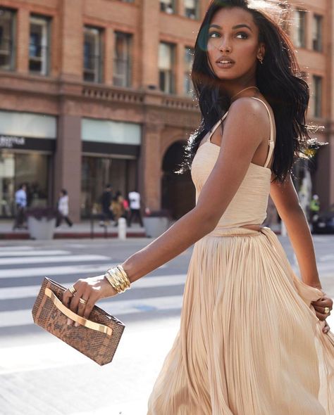 Jasmine Tookes Style, Jasmin Tookes, Corporate Baddie, Dark Academia Fashion, Jasmine Tookes, Nude Dress, Black Femininity, Going Viral, Autumn Street Style