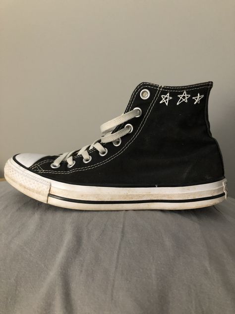 Converse Embroidery Spiderweb, High Top Embroidery, Stars On Converse, Converse Star Embroidery, Embroidered Converse Stars, High Top Converse Embroidery, Black Converse Designs Diy, Sewing On Converse, Star Embroidered Converse