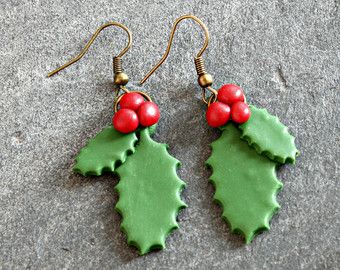 Holly Earrings, Polymer Clay Christmas Earrings, Clay Christmas Earrings, Vintage Christmas Earrings, Crea Fimo, Wire Projects, Christmas Jewellery, Diy Earrings Polymer Clay, Clay Christmas