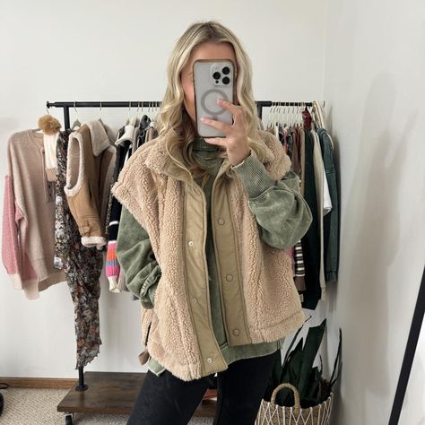 I’m OBSESSED with these oversized sherpa vests—so soft, so cozy, and just the right amount of ‘I woke up like this’ vibes. 💅🏼 The tan one is giving fall with this green acid-washed pullover, and can we talk about the black one? Paired with our brown acid-washed pullover and camo trucker hat for that cool-girl casual look. 😎 Perfect for running errands, grabbing coffee, or just staying warm and cute all day long! 🧡 Which look is more you—tan or black? Let us know below in the comments! 👇🏼 ... Oversized Vest Outfit, Camo Trucker Hat, Oversized Vest, Vest Outfit, Sherpa Vest, Can We Talk, Vest Outfits, Casual Girl, Running Errands