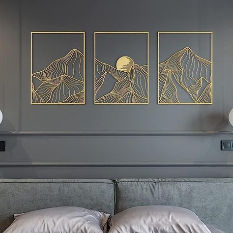 Unsere minimalistischen Wandbilder skizzieren einen Sonnenaufgang mit minimalen Linien in Gold, klassisch und elegant, und erhellen perfekt das ganze Haus. Wir haben diese einzigartige Wandkunst mit viel Liebe entworfen. Das Produkt ist mit dreidimensionalen Texturen und Schattierungen an der Wand verziert. Gold Wall Decor, Horse Coloring Pages, Sunset Art, Single Line, Horse Coloring, Wall Board, Contemporary Living Room, Contemporary Bedroom, Cozy Bedroom