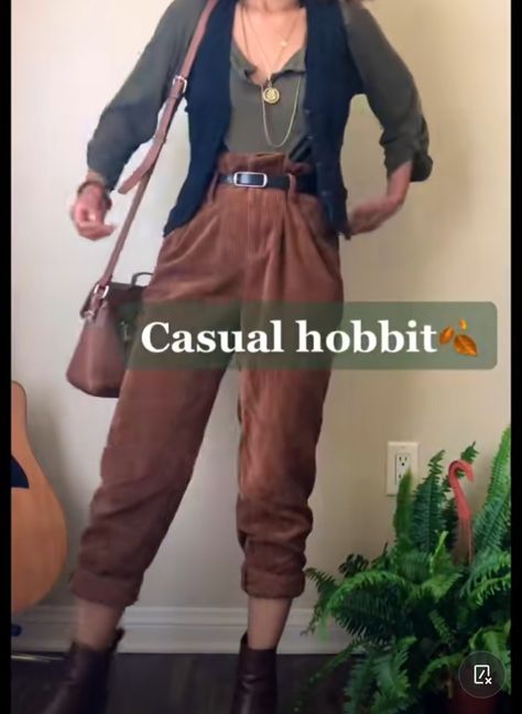 Womens Hobbit Outfit, Hobbit Women Outfit, Hobbit Woman Outfit, Everyday Hobbit Outfits, Lotr Outfit Inspiration, Renfair Costume Ideas, Lotr Aesthetic Outfit, Hobbit Themed Outfit, The Hobbit Inspired Outfits