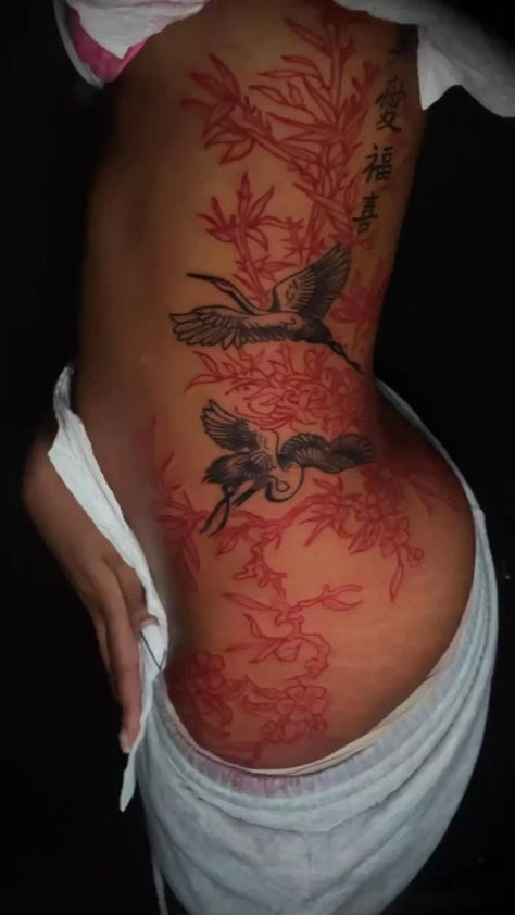 Women’s Half Sleeve Tattoo Designs, Back Tattoos On Black Women, Wrap Around Back Tattoo, Woman Tattoo Ideas Unique Inspiration, Tattoo For Thigh For Women, Girl Sleeve Tattoo Black Women, Pretty Sleeve Tattoos, Girly Chest Tattoos, Leg Sleeve Tattoos Women