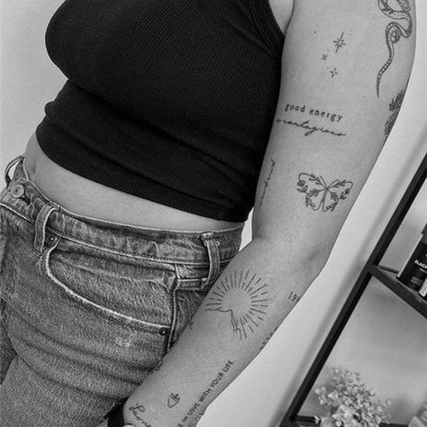 Tato Minimal, Kunst Tattoos, Classy Tattoos, Arm Tattoos For Women, Discreet Tattoos, Subtle Tattoos, Sleeve Tattoos For Women, Elegant Tattoos, Hand Tattoo