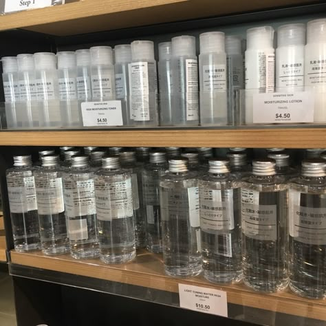 Muji Skincare, Muji Stationary, Muji Store, Japanese Poetry, Travel Container, Moisturizing Toner, Japanese Skincare, Skin Care Collection, Asian Skincare