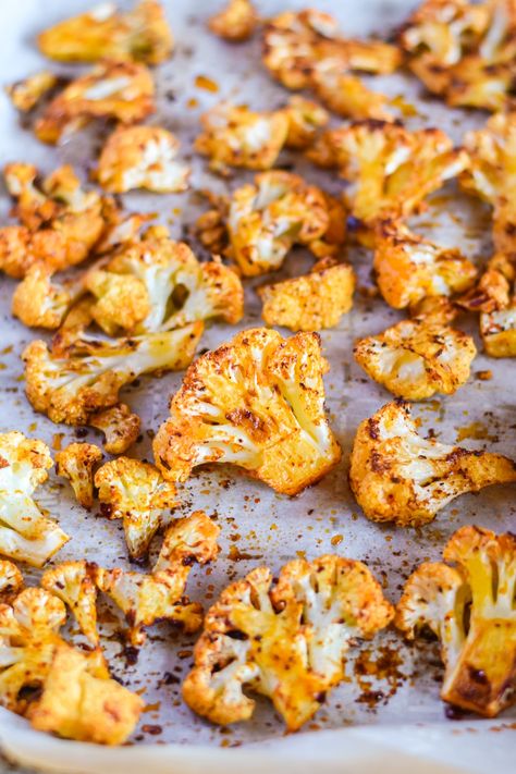 Asian Roasted Cauliflower, Cauliflower Recipes Asian, Recipes Using Cauliflower, Vegan Roasted Cauliflower, Easy Cauliflower Recipes, Spicy Roasted Cauliflower, Easy Healthy Side Dishes, Parmesan Roasted Cauliflower, Asian Bbq