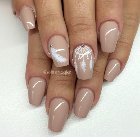 nails Hazelnut Fudge, Feather Nail Designs, Dream Catcher Nails, Feather Nail Art, Feather Nails, Wedding Manicure, Fingernail Designs, Cute Spring Nails, Toe Nail Art