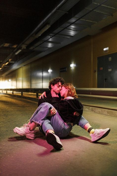 Couple Aesthetics, Grunge Couple, Couple Poses Reference, Night Couple, Film Inspiration, Couple Photoshoot Poses, Photoshoot Concept, Wedding Engagement Photos, Body Poses