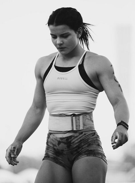 Crossfit Wods, Modele Fitness, Buff Women, Female Pose Reference, Body Reference Poses, Fitness Inspiration Body, Human Poses, Muscle Girls, Body Inspiration