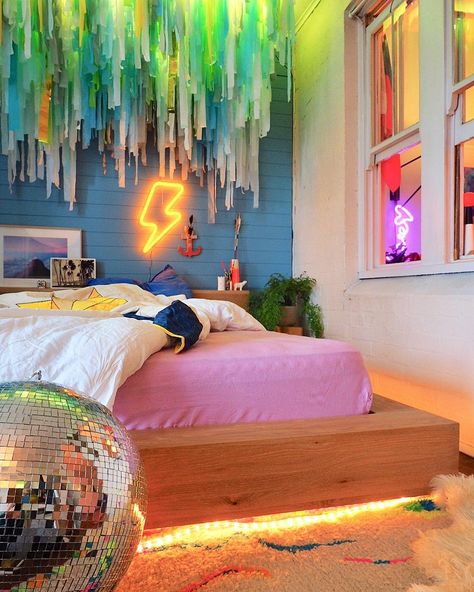 Quirky Teenage Bedroom, Artist Themed Bedroom, Color Full Bedroom Ideas, Artist Bedroom Design, Teenage Rainbow Bedroom, Teenage Artist Bedroom Ideas, Bedroom Ideas For Artists, Grown Up Girls Bedroom Ideas, Lisa Frank Bedroom Ideas