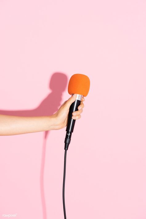 Podcast Cover Photo Ideas, Podcast Microphone Aesthetic, Microphone Photoshoot, Podcaster Aesthetic, Micro Aesthetic, Aesthetic Microphone, Pink Music Wallpaper, Podcast Image, Karaoke Aesthetic