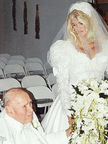 Anna Nicole Smith Wedding Style Année 80, Eric Singer, Celebrity Wedding Photos, People Getting Married, Nicole Smith, Anna Nicole Smith, Anna Nicole, Hollywood Wedding, Paul Stanley