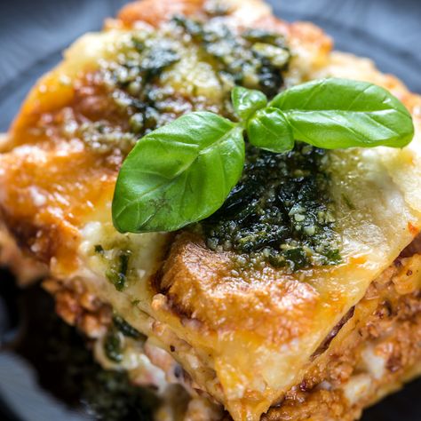 Chicken Pesto Lasagna Recipe: With Pesto Cream Sauce American Lasagna Recipe, Pesto Chicken Lasagna, Pesto Lasagna Recipe, Chicken Pesto Lasagna, Pesto Lasagna, Chicken Lasagna Recipe, Chicken Mince, Minced Chicken Recipes, Chicken Pesto