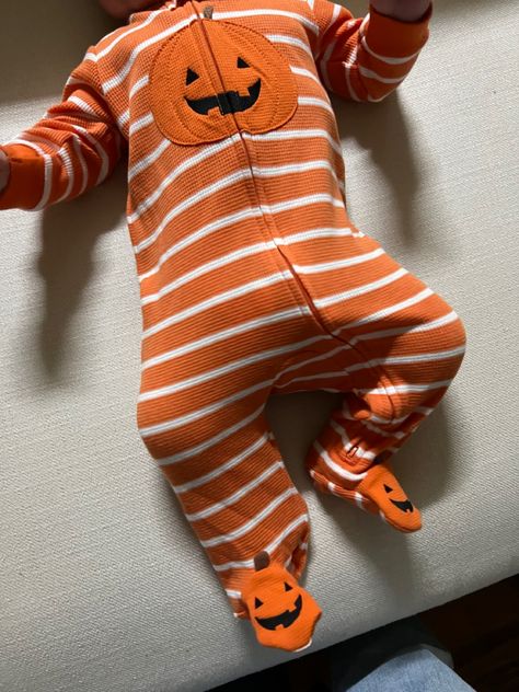 #fall #baby #babyfall #outfitstyle #onesie #babyboy #october #september #vibe #firsttimmom #boymom #momlife #pumpkin #orange #baby #infant #aesthetic Family Halloween Aesthetic, Fall Baby Aesthetic, Infant Aesthetic, Pumpkin Onesie, Orange Baby, Halloween Aesthetic, Fall Baby, Family Halloween, Boy Mom