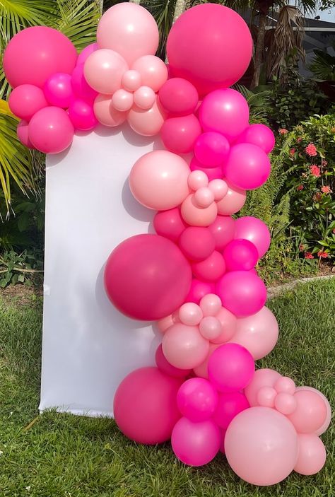 Graduation balloon arch