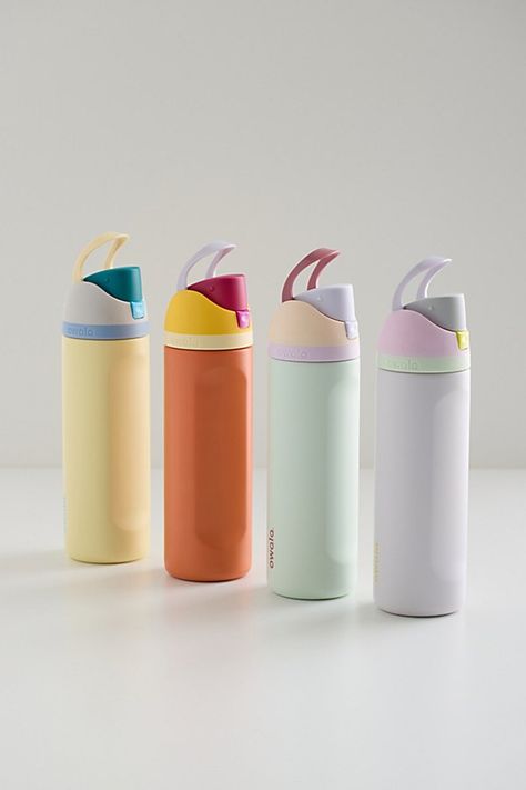 Stay hydrated with our new favorite insulated water bottle by Owala. Triple-layer insulation vacuum water bottle with choose your own adventure sipping options with its built-in straw or wide-mouth opening. The Owala FreeSip is a completely leakproof stainless steel water bottle with a fun colorblocked design we love. Features New favorite stainless steel water bottle by Owala The Owala FreeSip has a built-in straw and wide-mouth opening Convenient hinge loops for easy carrying Triple wall vacuu Colorful Water Bottles, Coastal Mist Owala, Owala Bottle, Owala Water Bottle, School Water Bottles, Trendy Water Bottles, Choose Your Own Adventure, Cute Water Bottles, Dream Gift