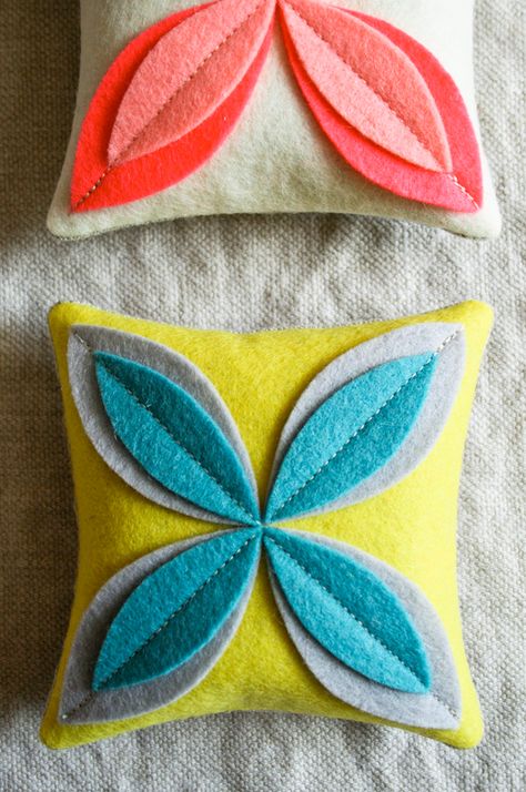 Felt Flower Pillow, Diy Bags No Sew, Felt Cushion, Projek Menjahit, Purl Bee, Felt Pillow, Crafts Sewing Patterns, Bantal Sofa, Purl Soho