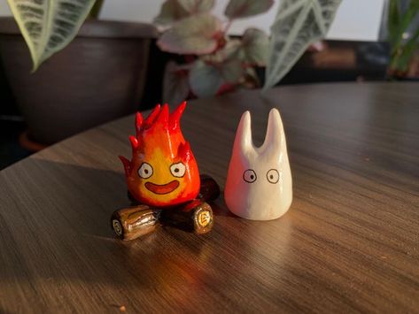 Air Dry Clay Ideas Ghibli, Clay Ghibli Crafts, Studio Ghibli Sculpture, Ceramic Calcifer, Ghibli Ceramic Art, Calcifer Clay Art, Totoro Clay Art, Studio Ghibli Clay Ideas, Air Dry Clay Projects Ideas Inspiration