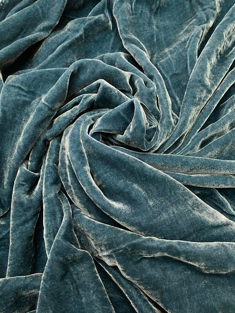 Blue Velvet Fabric, Silk Velvet Fabric, Pretty Fabric, Luxury Silk, Velvet Material, Natural Silk, Fabric Projects, Fabric Texture, Red Silk