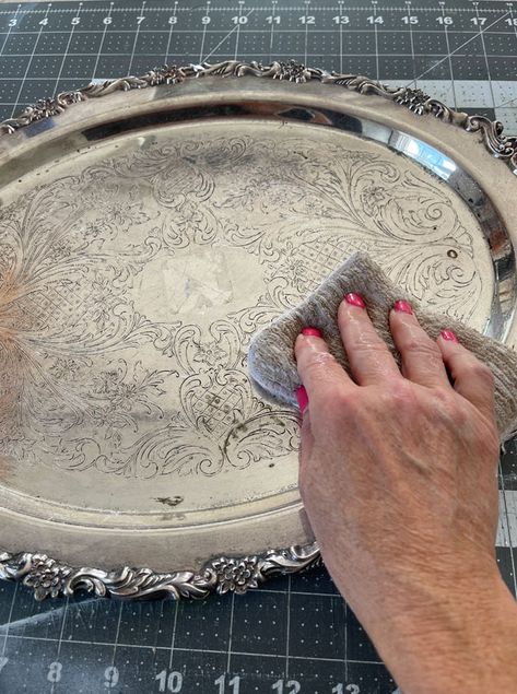 Upcycling, Vintage Trays Metal, Painting Silver Trays With Chalk Paint, Antique Silver Tray Decor Ideas, Decorating Silver Trays, Decoupage Silver Trays, Silver Platters Repurpose Diy, Antique Trays Decor, Paint Silver Plated Tray