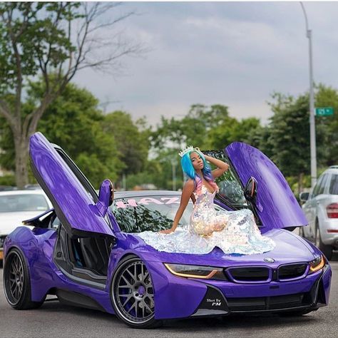 Princesssss🤩🤩🤩🤩#prom2k18 #promnight #weave #colorful #purplecar #white #dress #promhair #middlepartsewin #tiara #tree #green #like #spam… Prom Car, 16th Birthday Wishes, Bimmer Bmw, Fashion Is My Passion, Prom Pictures Couples, Prom Goals, Bmw Girl, Prom Photoshoot, Matric Dance