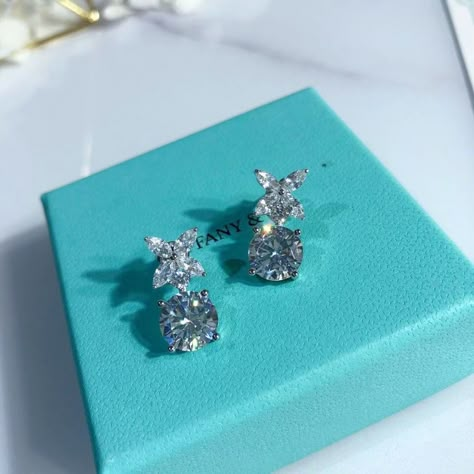 Expensive Jewelry Luxury Earrings, Tiffany And Co Accessories, Earrings Expensive, Tiffany And Co Earrings, Girls Accesories, Pandora Earrings, Maria Tash, Tiffany Earrings, Expensive Jewelry Luxury