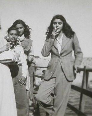 WORLD HISTORY IN PICTURES — Maharani Gayatri Devi - The most beautiful Indian Woman of all Time by VOGUE Maharani Gayatri Devi, Gayatri Devi, Indian Princess, Vintage India, Vintage Bollywood, Indian History, Indian Aesthetic, Rare Pictures, Royal Families