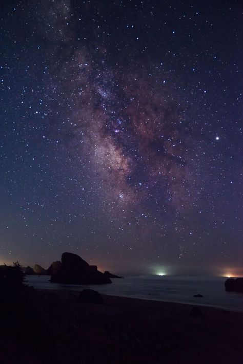 Beach And Stars At Night, Beach Night Photography, Beach Stargazing, Milky Way Planets, Moon Board, Milky Way Photography, Creek Bridge, Galaxy Core, Oregon Beaches