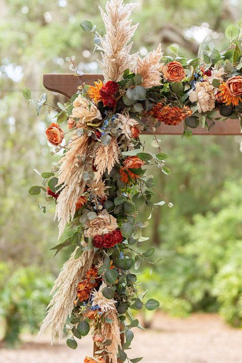 Fall Wedding Backdrops Altars, Fall Wedding Swag, November Outside Wedding, Outdoor Alter Decor, Fall Boho Wedding Aisle Decor, Fall Altar Decorations, Fall Wedding Trellis Ideas, Fall Wedding Arch Ideas Outdoor Ceremony, September Wedding Arch