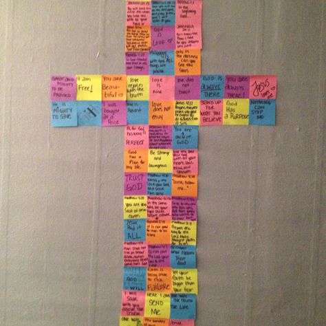 Sticky note cross :) Sticky Note Art Wall, Christian Sticky Notes, Christian Bedroom, Encouragement Wall, School Sticky Notes, Sticky Notes Quotes, Scripture Doodle, Journal Bible Quotes, Sunday School Projects