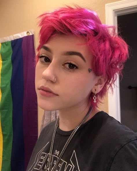 Nonbinary Nail Art, Kailee Morgue, Pink Short Hair, Androgynous Hair, Shot Hair Styles, Haircut And Color, Dye My Hair, Cut My Hair, Short Hair Styles Pixie