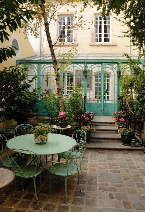 French Conservatory Interiors, French Patio, Parisian Apartment, Patio Interior, Tables And Chairs, Outdoor Inspirations, Courtyard Garden, Porch Patio, Outdoor Oasis