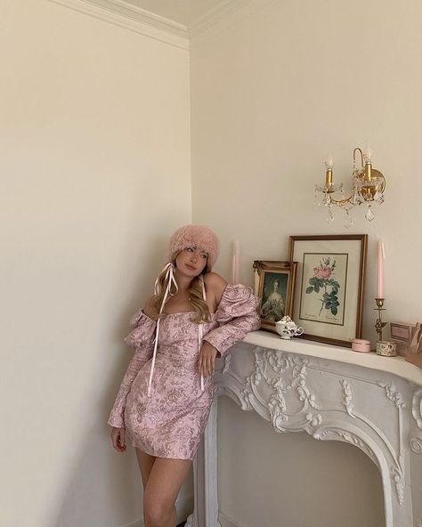 Mina Marlena (@minamarlena) • Instagram photos and videos Mina Marlena, Girl Y2k, My New Life, Concept Photos, Miss Dior, Barbie Girl, The Fox, Vintage Aesthetic, It Girl